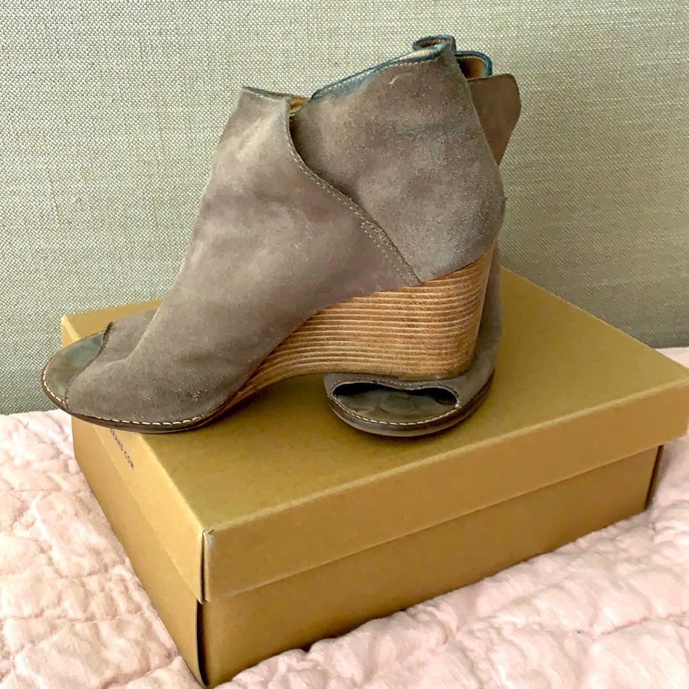 Lucky Brand beige suede wedges. Some wear. Size 10M.